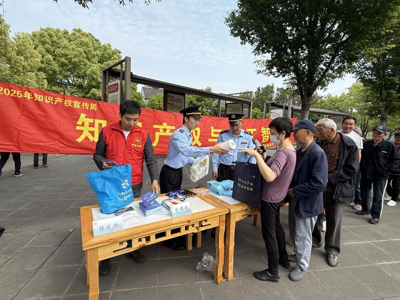 0509_160855_667.jpg 0509_160855_667.jpg