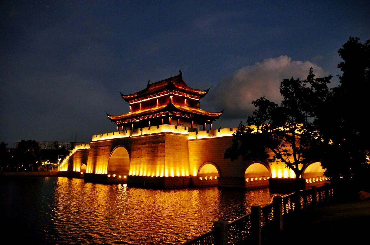 1014_144213_686.jpg 1014_144213_686.jpg