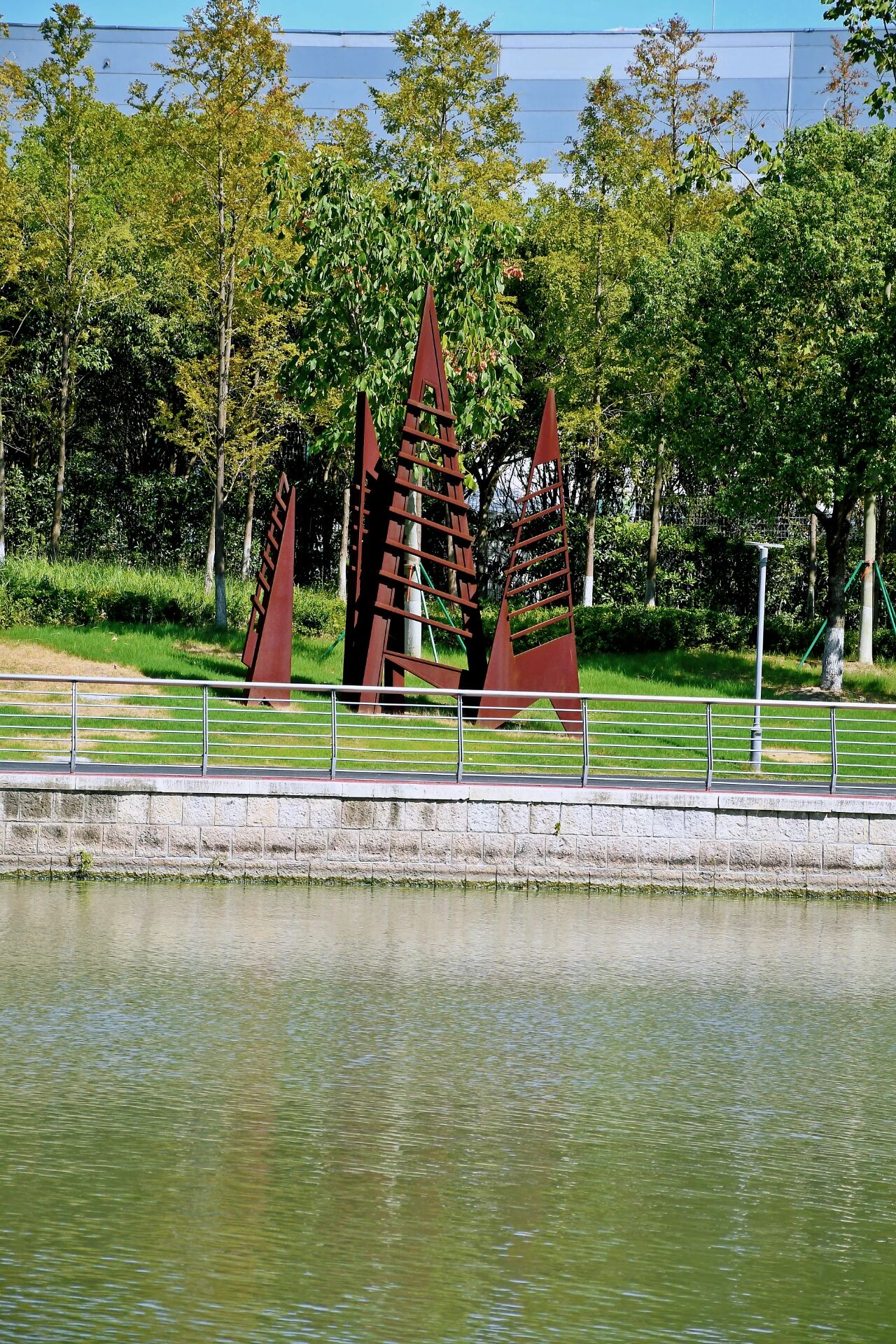 1014_144214_690.jpg 1014_144214_690.jpg