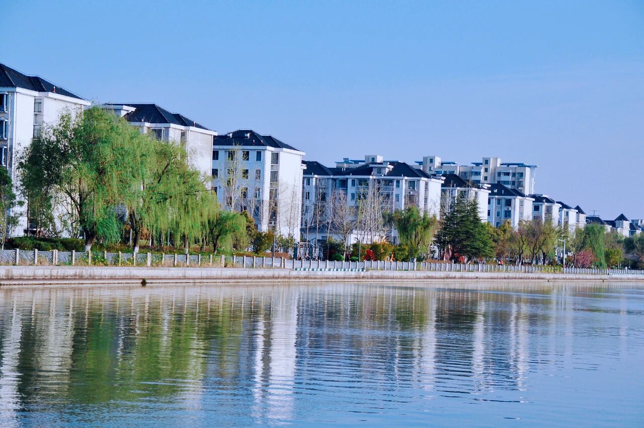 1014_144214_692.jpg 1014_144214_692.jpg