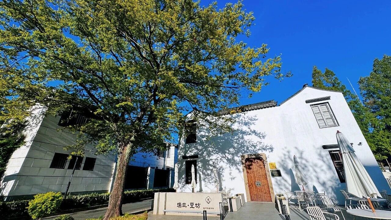 1014_144215_112.jpg 1014_144215_112.jpg