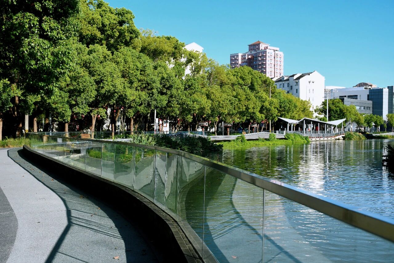 1014_144215_143.jpg 1014_144215_143.jpg