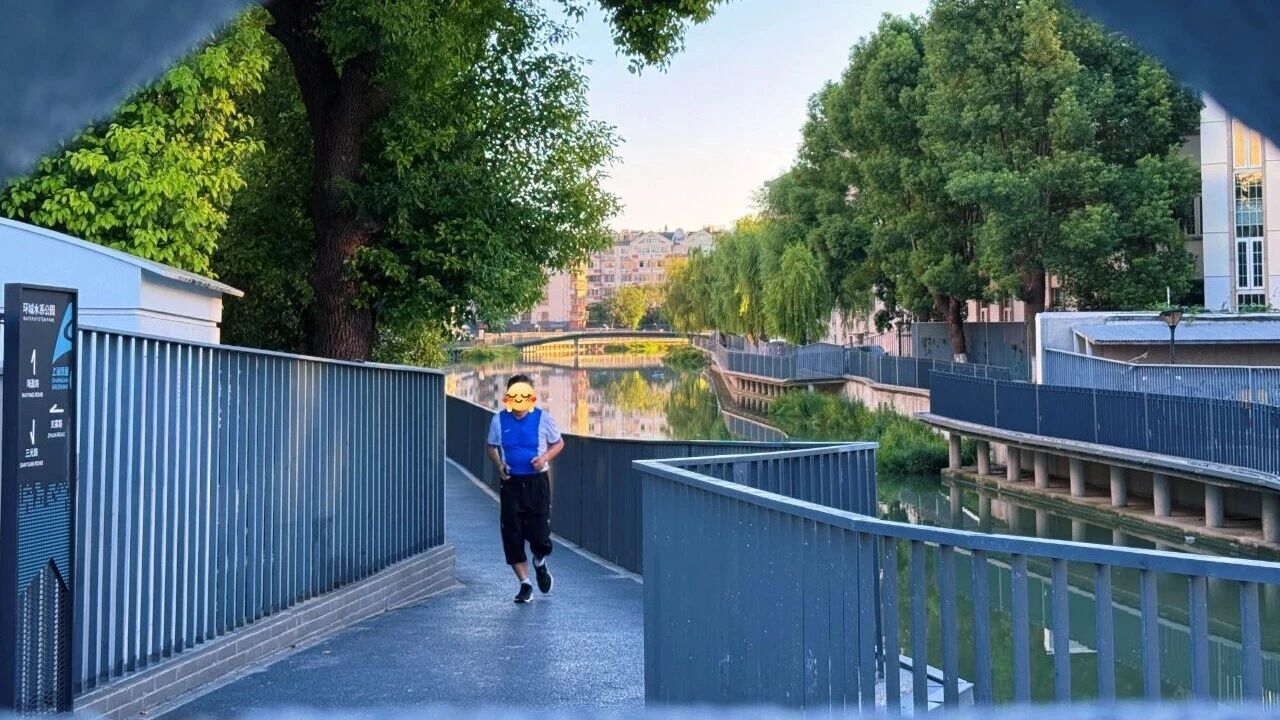 1014_144215_872.jpg 1014_144215_872.jpg