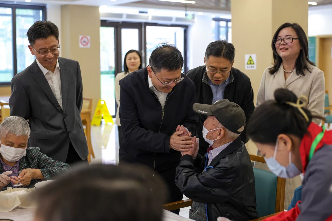 1030_125204_738.jpg 1030_125204_738.jpg