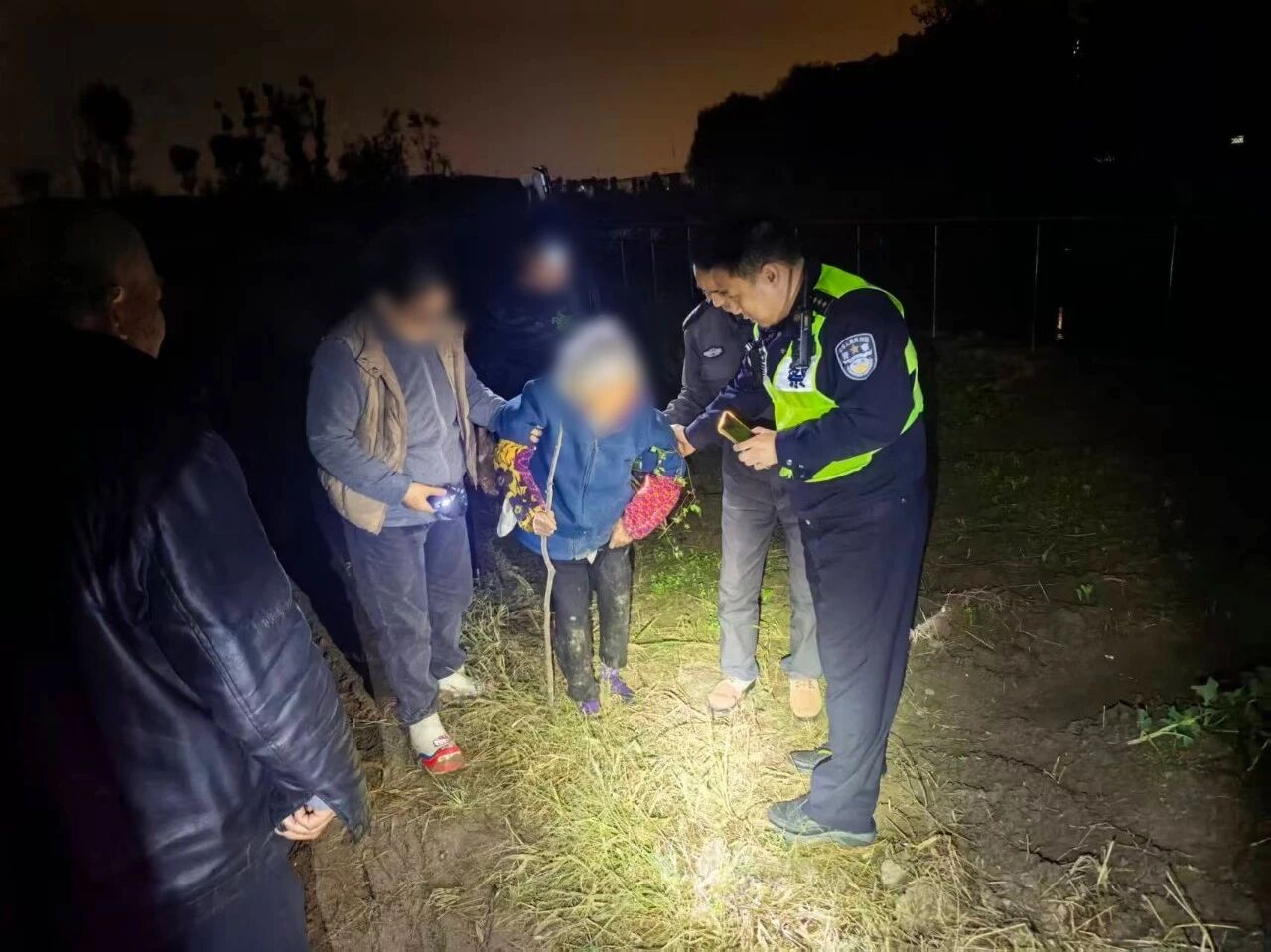 1202_101045_662.jpg 1202_101045_662.jpg