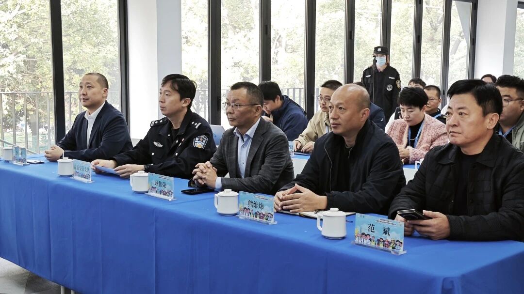 1204_103555_443.jpg 1204_103555_443.jpg